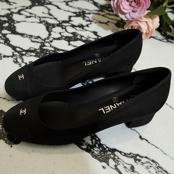 Chanel Black CC Logo Soft Suede Ballerina Kitten Block Heel Pumps Size 37 6.5/7